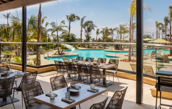 NEARBY Dining & Golf & Spa  - Sheraton 7 Mile Kitchen & Pool 