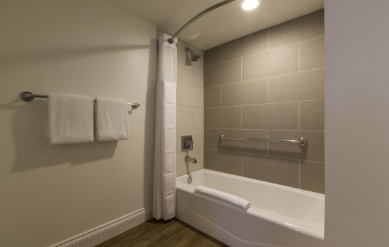 1 & 2 BEDROOM CONDOS - Premium Baths