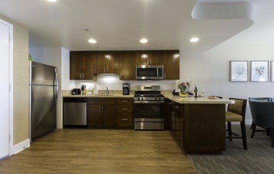 1 & 2 BEDROOM CONDOS - Full Kitchens